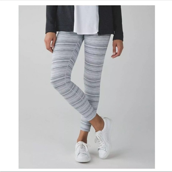 Lululemon High Times *Luxtreme cyber stripe white silver fox size‎ 10 - Picture 1 of 6